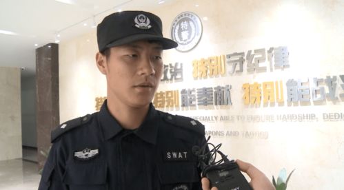 特警队食堂阿姨轻松爬绳，惊呆众人