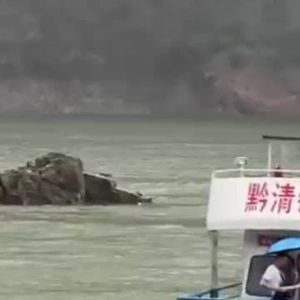 贵州游船倾覆事故致10人死亡