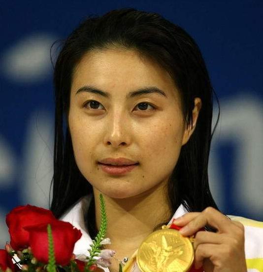 天价耳环女星，从辉煌到陨落，她是如何一步步坑爹的？