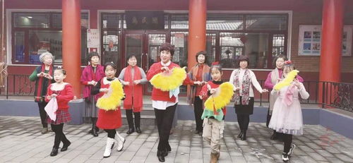街道办回应六一演出观众席老师打伞